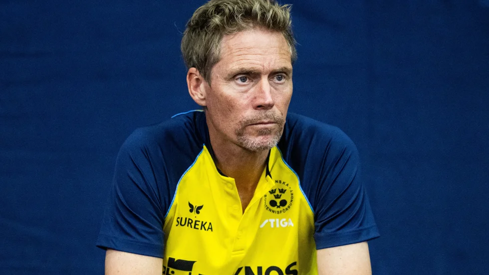 Jörgen Persson håller koll på Max Hedbom. 