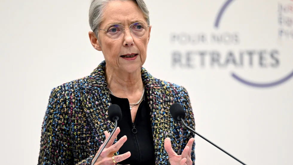 Frankrikes premiärminister Élisabeth Borne presenterar pensionsreformen på tisdagen.