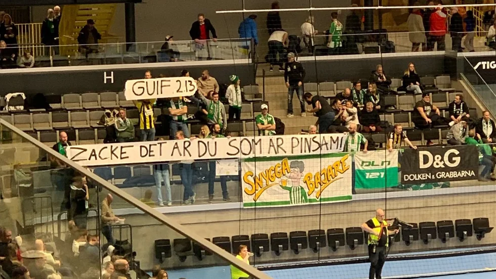 Banderollen som Hammarby-supportrarna vecklade ut.