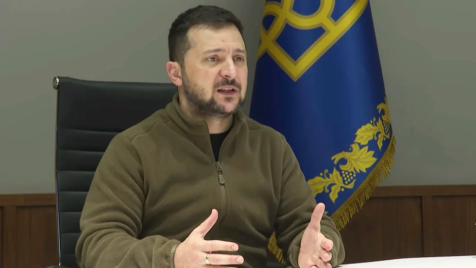 Ukrainas president Volodymyr Zelenskyj måste slåss itne bara mot Ryssland utan även mot en kollapsande ekonomi.
