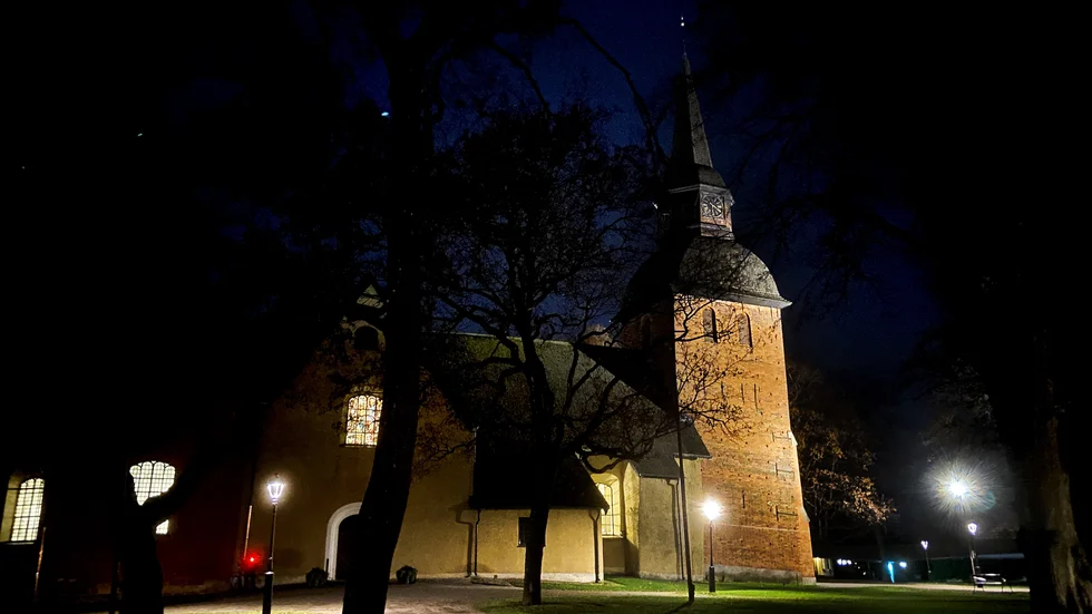 Scenknuten arrangerar en julkonsert i Fors kyrka under lördagseftermiddagen.