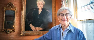 Historierikt med Julia Hultgren i helfigur