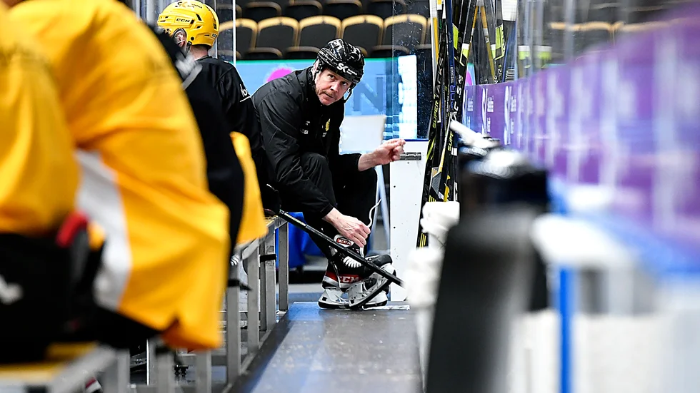 Robert Ohlsson får välkomna Gustaf Lindvall tillbaka till laguppställningen under lördagen när Skellefteå AIK gästar Timrå. ”Vi får se vem som står i mål”, säger AIK-tränaren.
