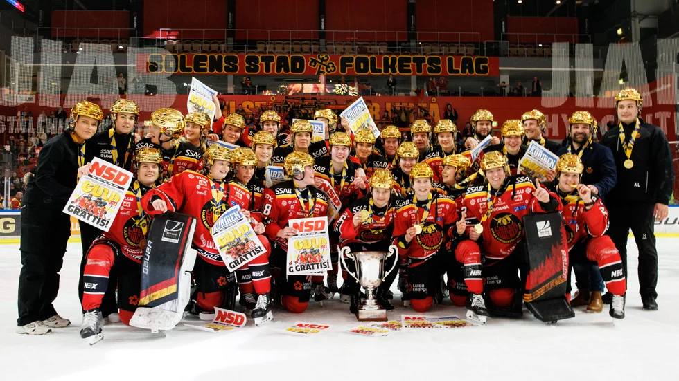  Luleå/MSSK:s spelare jublar efter final tre i SDHL