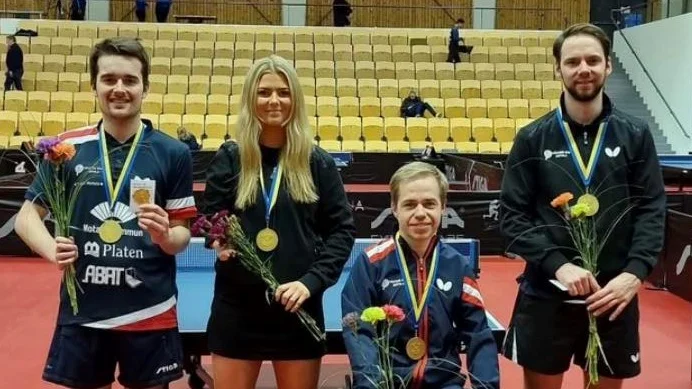 Västers BTK:s Daniel Gustafsson, Anja Händén, Alexander Öhgren och Emil Andersson blev alla svenska mästare i parapingis i helgens SM.