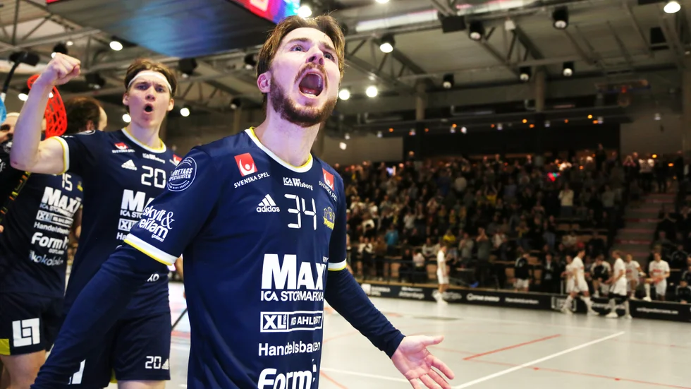 Ganevik jublar efter förra årets kvalseger mot Bele. 
