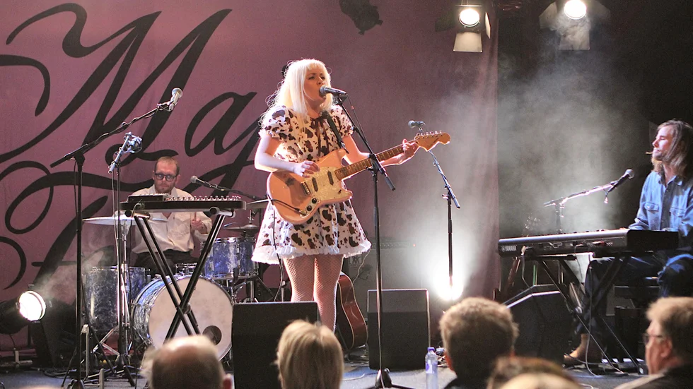 Maja Francis karakteristiska och starka sångröst dominerade ljubilden. Röstmässigt ligger hon någonstans mellan Kate Bush och Dolly Parton.