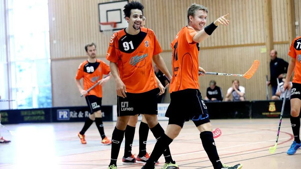 Mattias Berlin, i bakgrunden, sköt tre nya mål mot jumbon. Men nu efterlyser han en bättre defensiv.