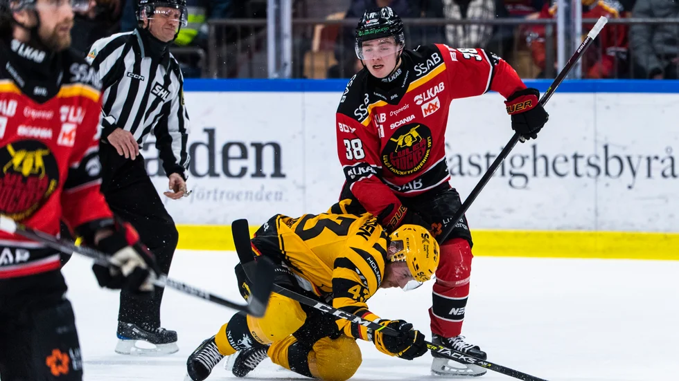 Tacklingen har nu anmälts av svenska ishockeyförbundets disciplinnämnd.