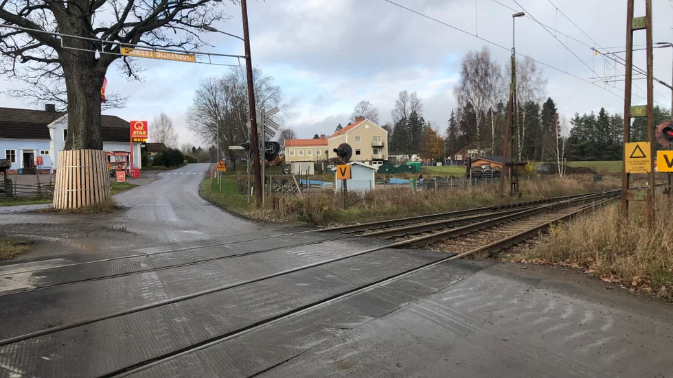 "Pendlingsmöjligheter för både skolelever och arbetande är en helt avgörande faktor för tillväxten" skriver Tobias Josefsson.