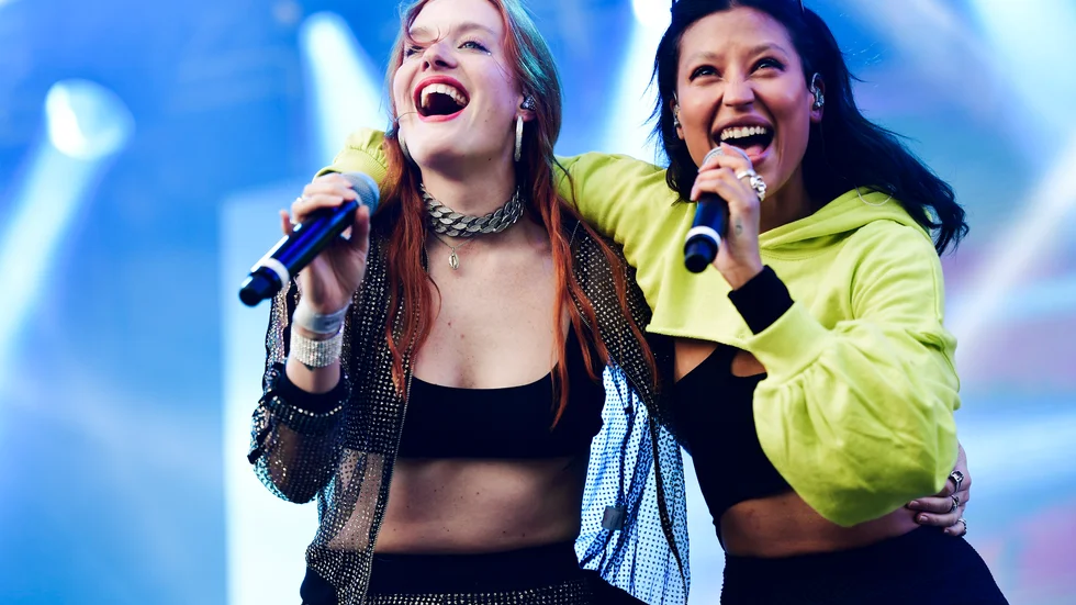 Caroline Hjelt och Aino Jawo i Icona Pop gästar "På spåret". Arkivbild.