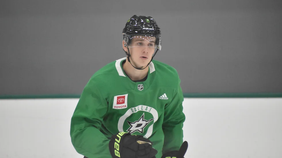 Nils Lundkvist prickade in sitt femte mål i NHL i matchen mot Anaheim