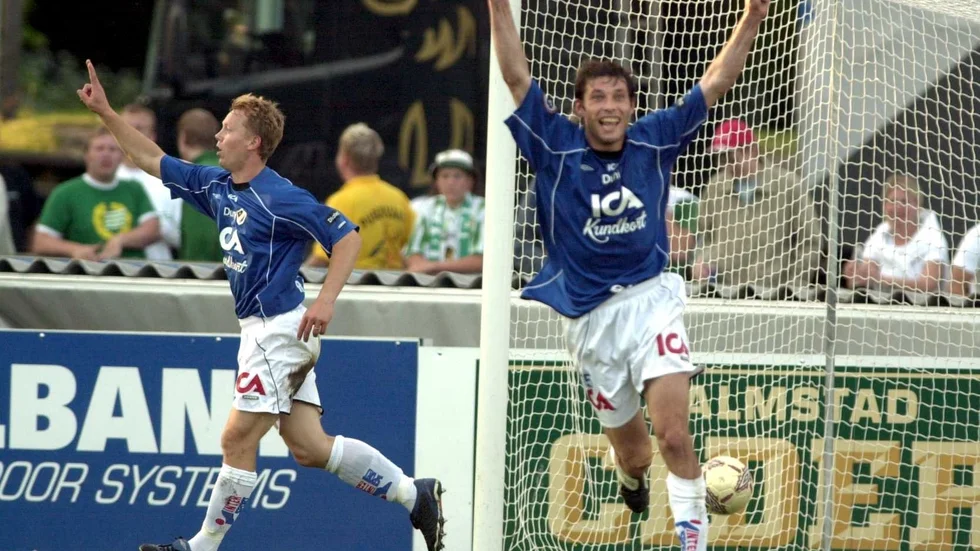 Igor Sypniewski, till höger, jublar efter att ha gjort mål för Halmstad. Arkivbild.