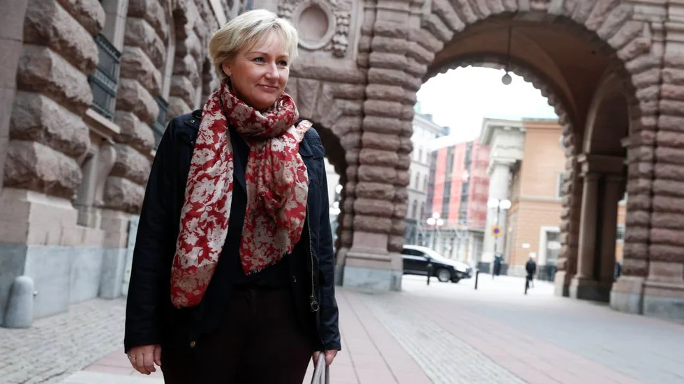 RYMDPOLITIK. Forskningsminister Helene Hellmark Knutsson bör lyssna på sin utredare.
