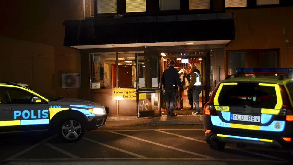 Greps. Vid halvåttatiden greps två misstänkta män på asylboendet i Boden.