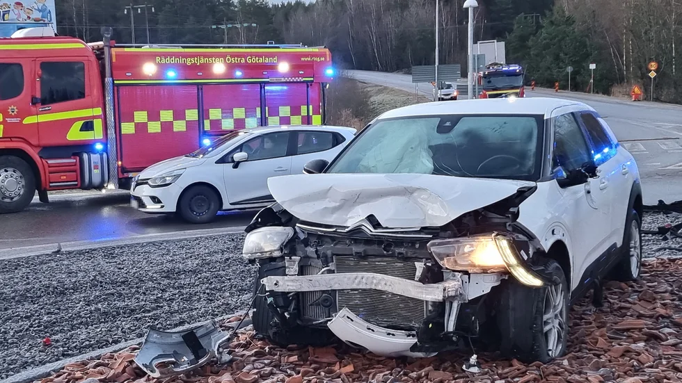 Räddningstjänsten ryckte ut till rondellen där Gamla Övägen och Holmstorpvägen möts.