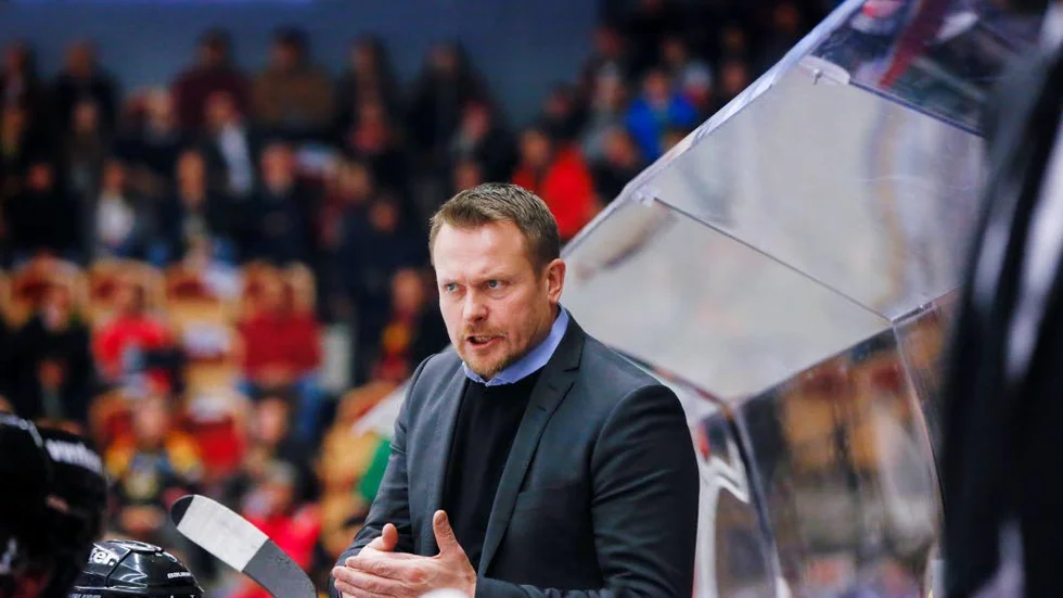 Hyllar. Joakim Fagervall tycker att HV 71 var förtjänt av segern mot hans Luleå Hockey.