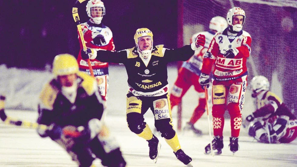 JUBEL. Michail Illarionov har gjort mål och sträcker armarna i skyn.