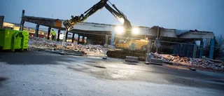 Bilhallen rivs men det nya är flera år borta