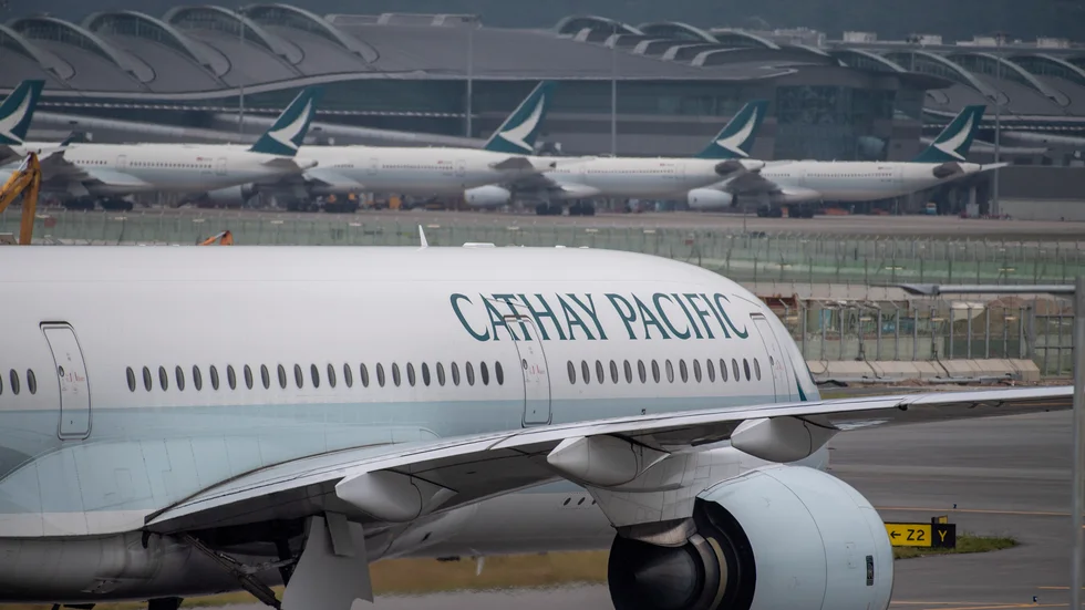 Flygplan tillhörande Cathay Pacific vid Hongkongs internationella flygplats. Arkivbild.