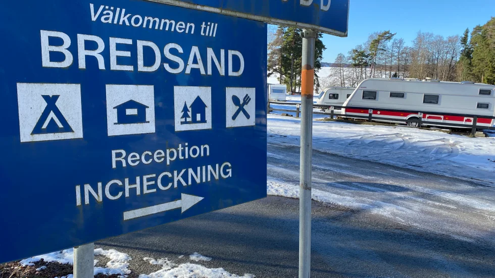 First Camp (tidigare Nordic Camping) har arrenderat campingen och haft ett tomträttsavtal för vandrarhemmet och stugbyn sedan 2012. När bolaget nu vill avsluta avtalet ett år i förtid är kommunen redo att ta över.
