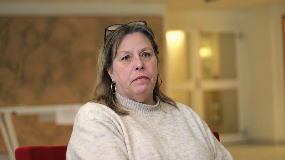 "Ibland blir det fel" meddelade Socialdemokraterna efter att Helen Isaksson (S) och övriga S-ledamöter i nämnden inte agerade i enlighet med partiets åsikt.