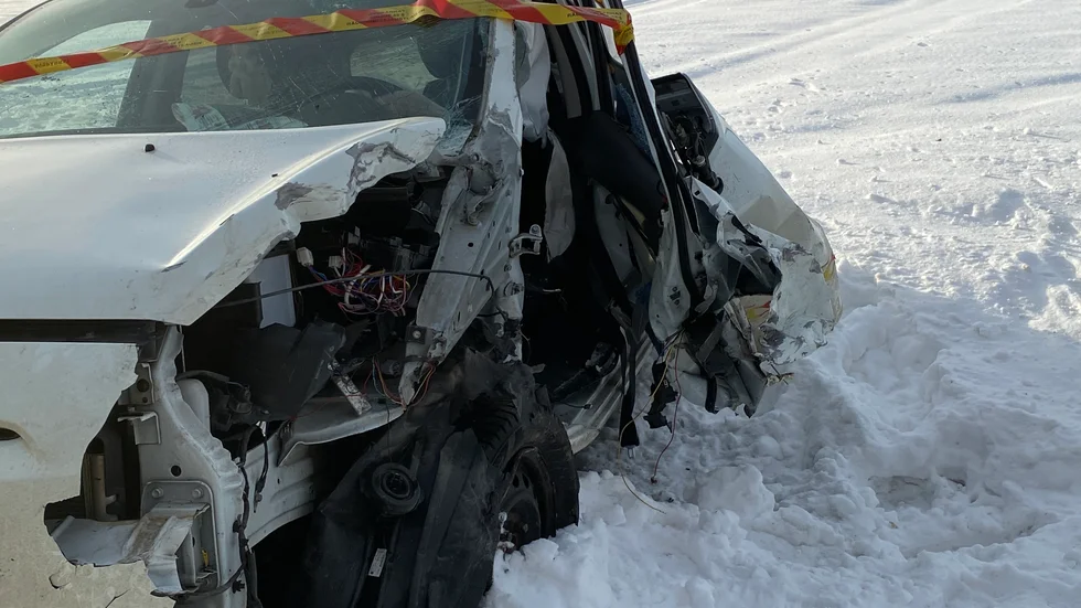En taxi och personbil krockade på måndagsmorgonen i Lillpite. Två personer fick föras till sjukhus.