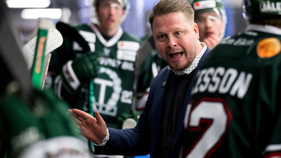Tingsryds tränare Fredrik Glader ser Västervik som en tuff motståndare, men tror att hans lag fixar kvalet.