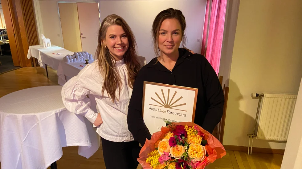 Utmärkelsen Årets unga företagare blev en härlig överraskning för Emelie Ohlsson från Hillmers logistik. Här i sällskap med Zabina Traneskog från Traneskog.