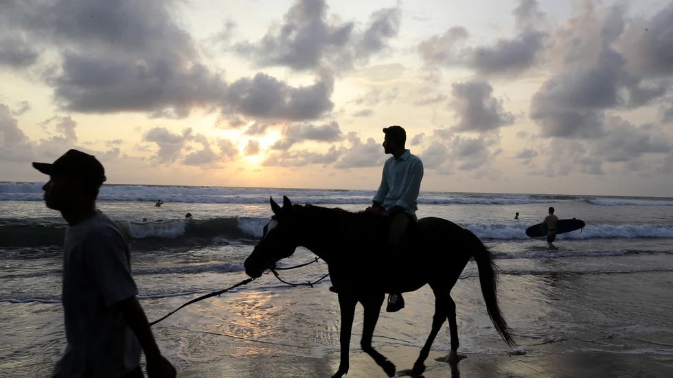 I framtiden kan turisterna på Bali få ta till äldre transportmedel. Den indonesiska ön vill förbjuda utländska turister från att hyra motorcyklar. Arkivbild.