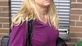 Ingela Svensson, en av de 120 Metall-anslutna som måste lämna företaget i december, är kritisk till den avgående klubbstyrelsen.  Vi saknar förtroende för dem, säger hon och välkomnar att avdelningen, Metalltolvan, tar över.	
FOTO: ROBERT SVENSSON