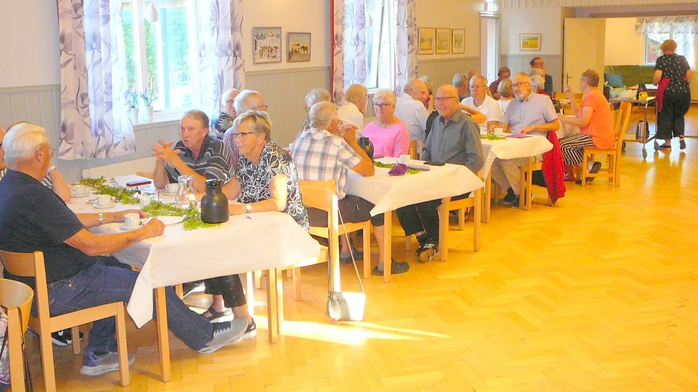 Ett 70-tal medlemmar i PRO Nederluleå södra träffades för att äta surströmming i Måttsunds medborgarhus.
