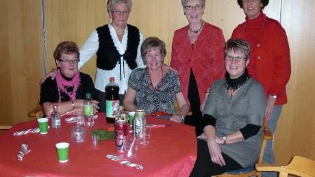 Några av de aktiva under onsdagskvällens festligheter. Högst upp från vänster: Ingrid Wikerfeldt, Birgitta Edlund och Berith Nord. Sittande från vänster: Gullborg Forsberg, Sonja Pettersson och Birgitta Johansson