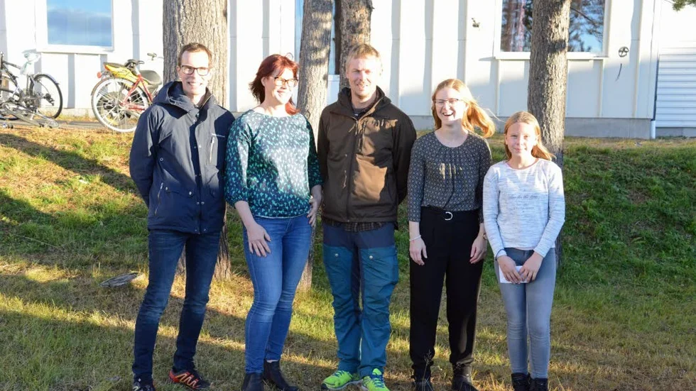 Dessa fem av tjugo som genomfört Silverklassikern blev glada vinnare av presentkort. Från vänster David Palopää, Åsa Adamsson, Anders Wiklund, Emma Palopää och Line Palopää.