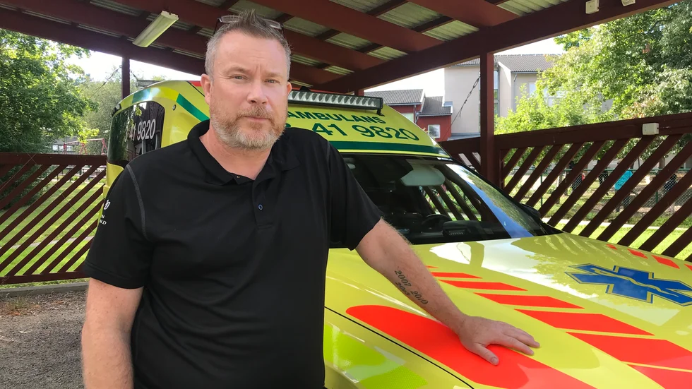 Tomas Bernaker Lundaahl, enhetschef för ambulansen i Nyköping/Vagnhärad vid Region Sörmland, undrar vad som kan hända härnäst om sabotagen fortgår. "Det är inte bara riktat till oss, området är lugnt och det finns inga boende runtomkring, just här. Vi funderar på att sätta upp kameror."