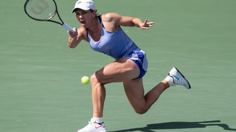 Simona Halep blir borta från tennisen resten av året efter att ha opererat näsan. Arkivbild.