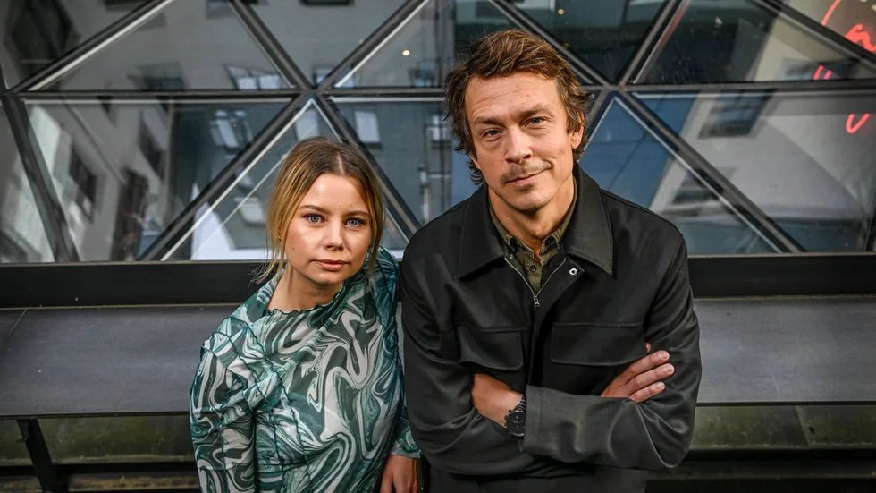 Amanda Jansson (Sara) och Oscar Töringe (Magnus) har fått massor av reaktioner från poliser och deras anhöriga efter den första omgången av "Tunna blå linjen". På söndag är det premiär för den andra säsongen.