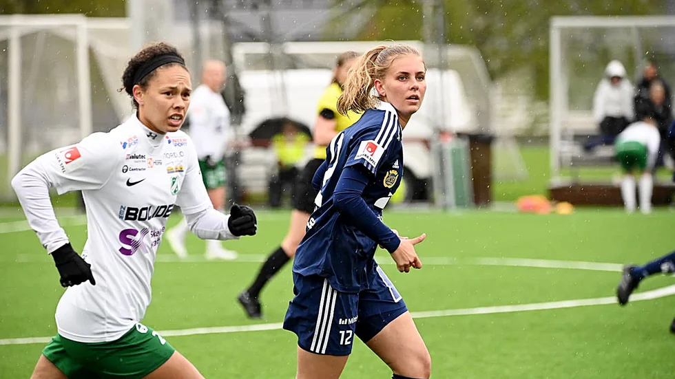 Sofia Lindmark, till höger, är tillbaka i spel efter sin korsbandsskada.