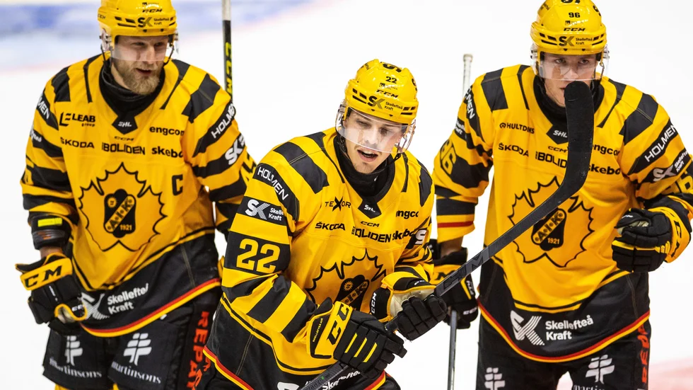 Tvåmålsskytten Jonathan Johnson ser positivt på att spela mellan Rickard Hugg och Oscar Möller.