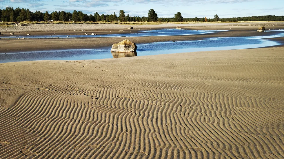 Extra lång sandstrand på Gläntan i Piteå.