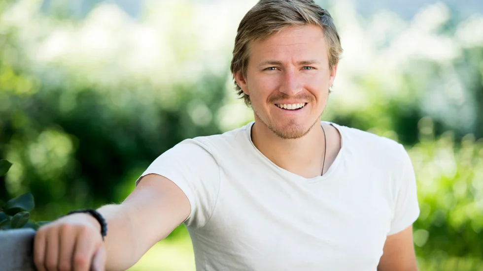 Aron Andersson blev förlamad från midjan när han fick cancer när han var sju år gammal. Idrott blev en viktig del för honom och är det fortfarande. Precis som att inspirera andra till att utmana sig själva. På lördag kommer Aron till Motala och Parasportdagen. 
