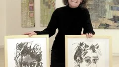 Naken svamp så försöker Karin Müller-Lindberg möta konsten, både i sina vardagliga porträtt och i skapandet av det nya. Det ännu inte signerade.
FOTO: TITTI OLOVSSON