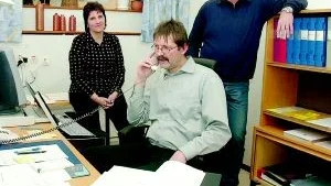 Det är Gunnar Nilsson, Lise Olsson och Dick Jahrl som har kontakt med ungdomarna i ungdomsgarantin respektive kommunala ungdomsprogrammet. 
FOTO: TITTI OLOVSSON