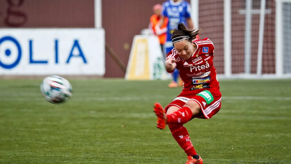 June Pedersen stannar ännu en säsong i Piteå.