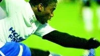 Simon Omekanda såg pigg ut på konstgräset och gjorde två av IFK:s fem mål. Foto: Anita Kjellberg.