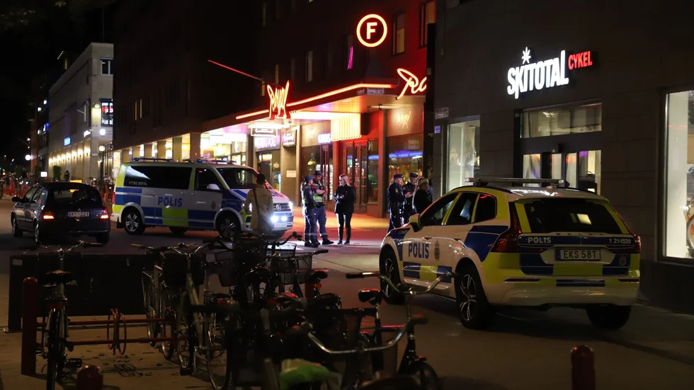 Under torsdagskvällen greps fyra unga män misstänkta för försök till mord.