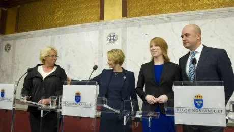 Lena Ek (längst t v) presenterades som ny miljöminister när Fredrik Reinfeldt igår möblerade om i regeringen efter tronskiftet i Centern. Fr v Ek, Anna-Karin Hatt (IT-minister), Annie Lööf (ny näringsminister) och Reinfeldt.Foto: Leif R Jansson/Scanpix