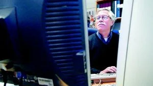 Foto: ANDERS STEINER Många tog chansen att på onsdagseftermiddagen chatta med Västerviks-Tidningens chefredaktör Hans Holm via den hemsida gruppen Nekst i Västervik i dagarna startat. Efter premiärgästen Hans Holm kommer Nekst att en gång i månaden erbjuda chatt med en känd Västerviksperson. Vem det blir är alltid hemligt fram till en vecka innan.