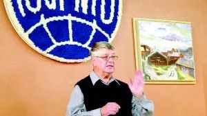 Foto: ILKKA RANTA  Själv har jag ett knektanamn min farfar hette Jonson, han blev soldat och fick namnet Oswald, berättade Lars Oswald under föredraget i Gunnebo.