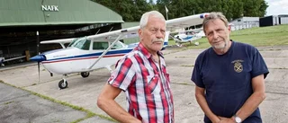 De letar efter bränder från luften